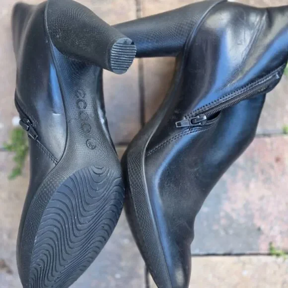 ECCO Black Leather Ankle Boots Women’s 9 Zip Comfort Booties - Picture 7 of 9